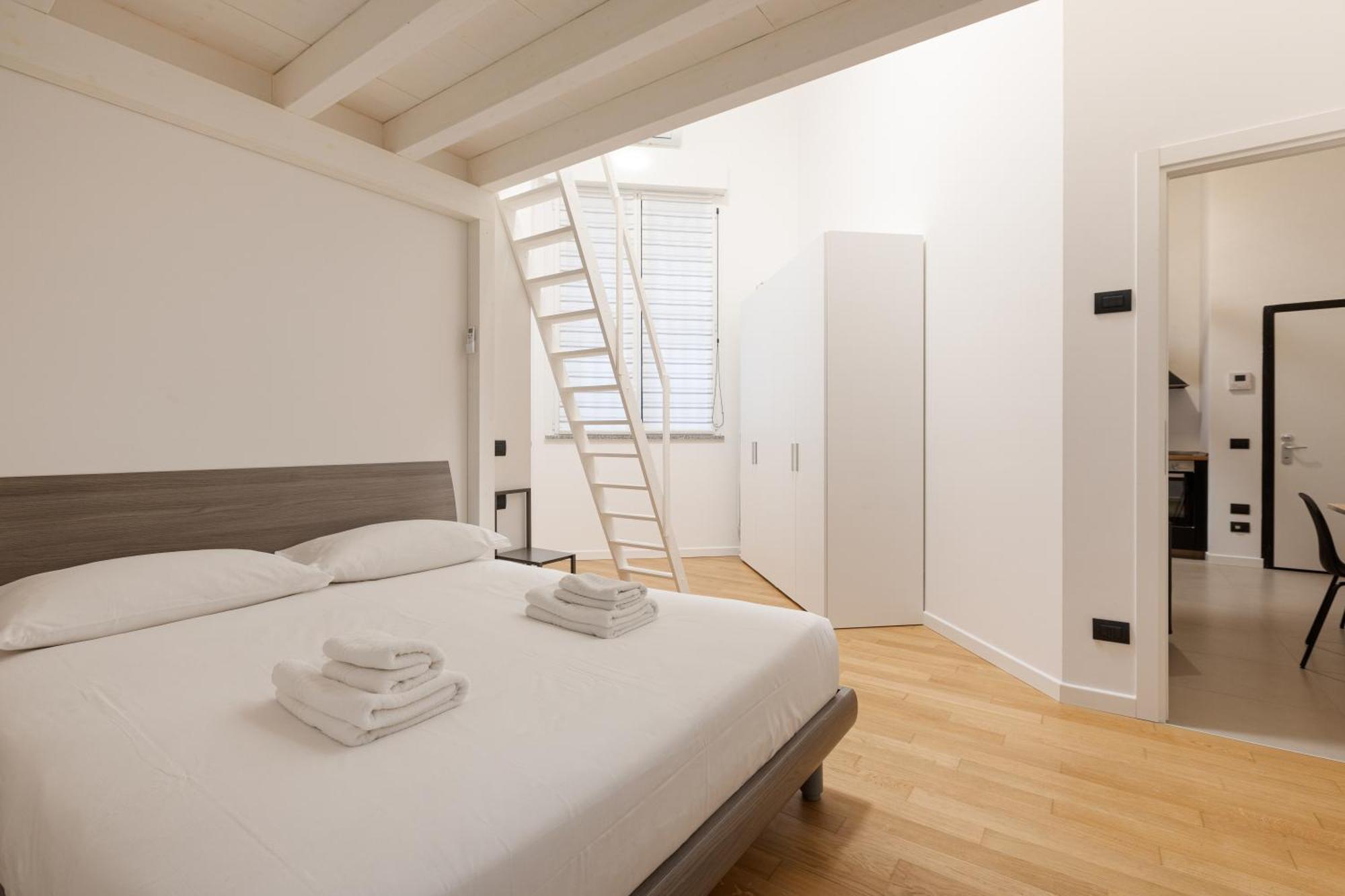 Cozy Corner With Balcony And Private Garage! Lejlighed Milano Eksteriør billede