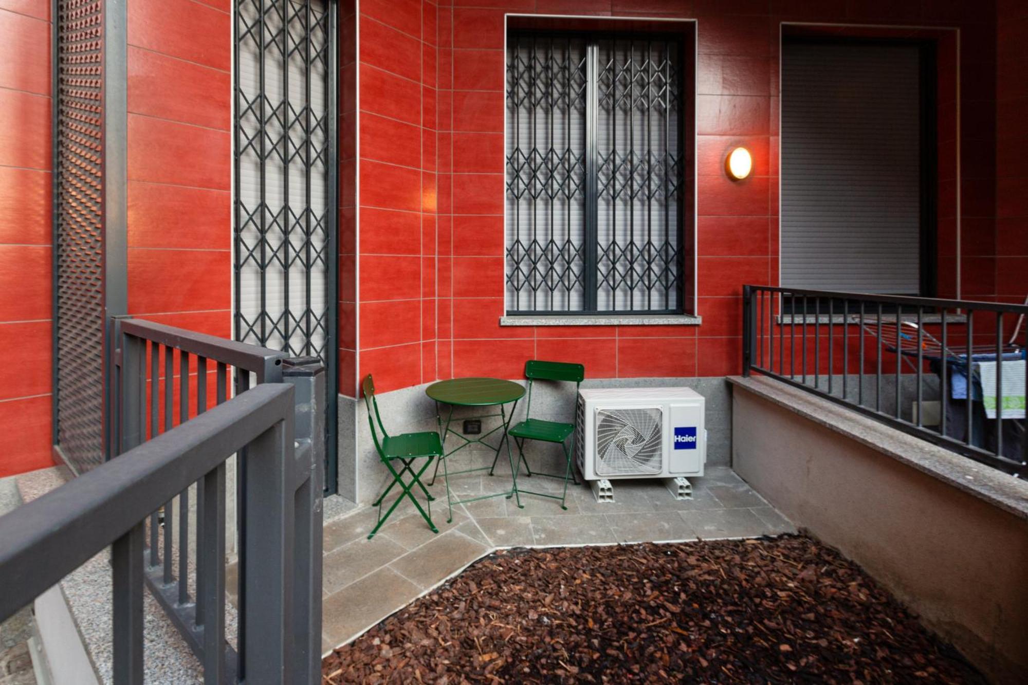 Cozy Corner With Balcony And Private Garage! Lejlighed Milano Eksteriør billede
