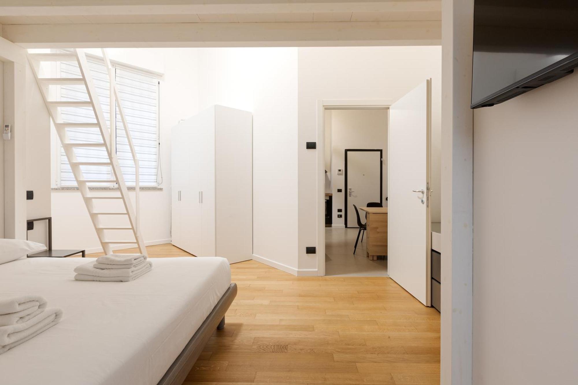 Cozy Corner With Balcony And Private Garage! Lejlighed Milano Eksteriør billede