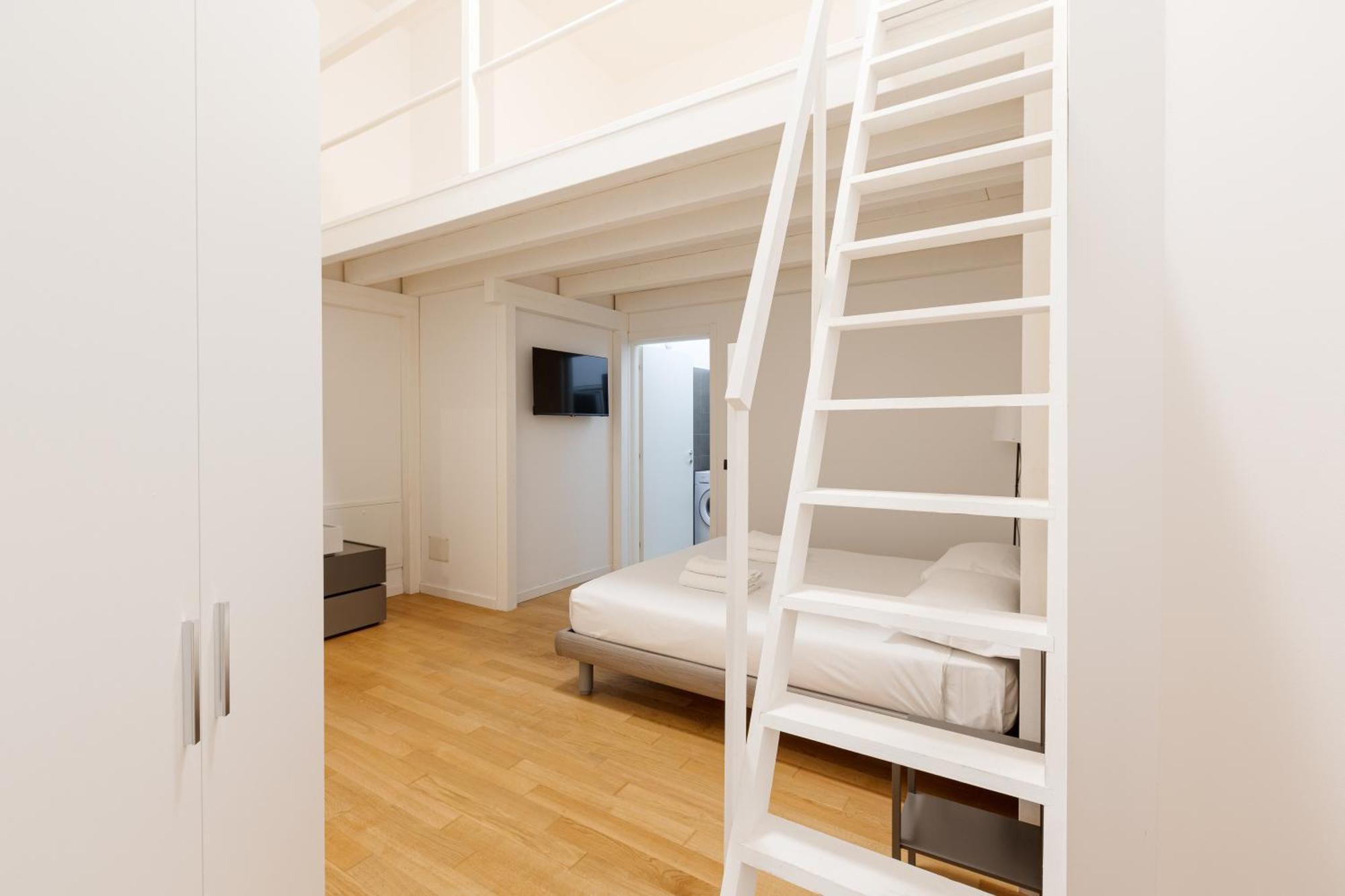 Cozy Corner With Balcony And Private Garage! Lejlighed Milano Eksteriør billede